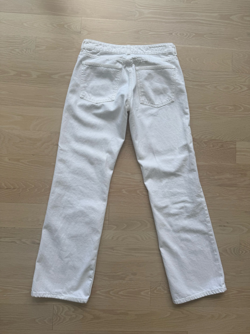 White Low Rise Wide-Leg Jeans - Clean Minimal Style - Picture 9 of 9